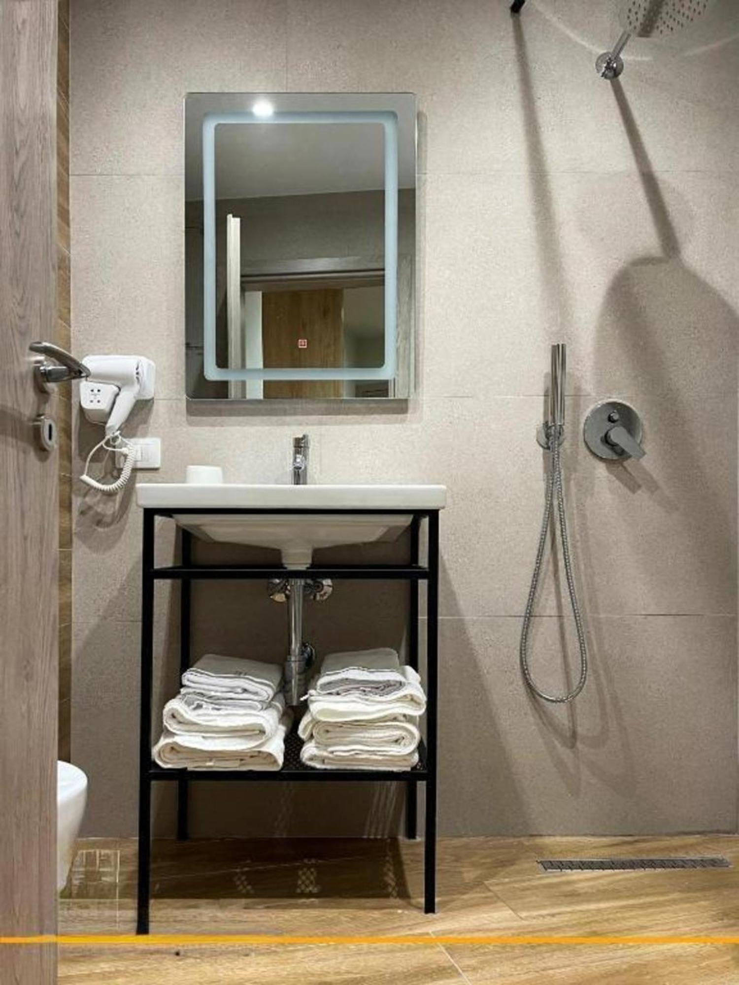 Flori Apartments Sarandë 객실 사진